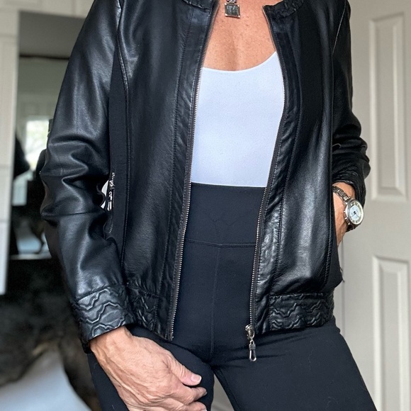 Black Ness Jacket size M. - Picture 9 of 11